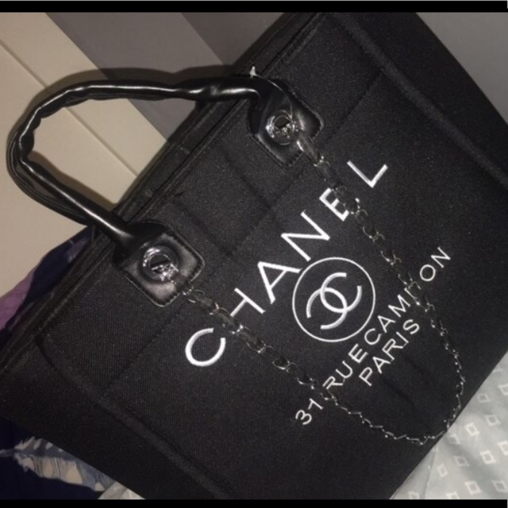 selling a New Chanel Bag only Used once